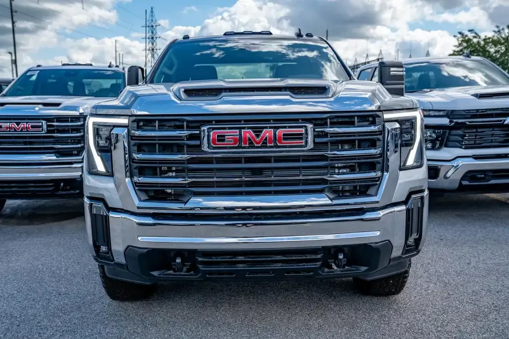 GMC Sierra 2500 2026 photo 2