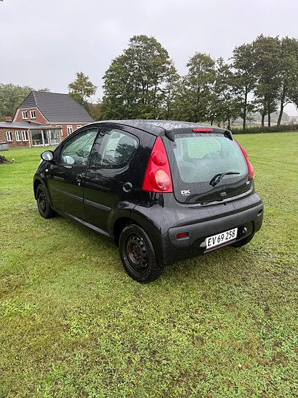 Peugeot 107 2008 photo 4