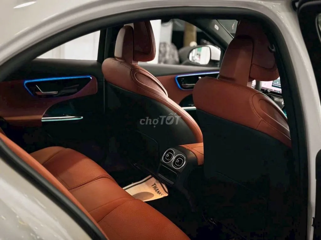 Mercedes-Benz C-Class 2026 photo 4