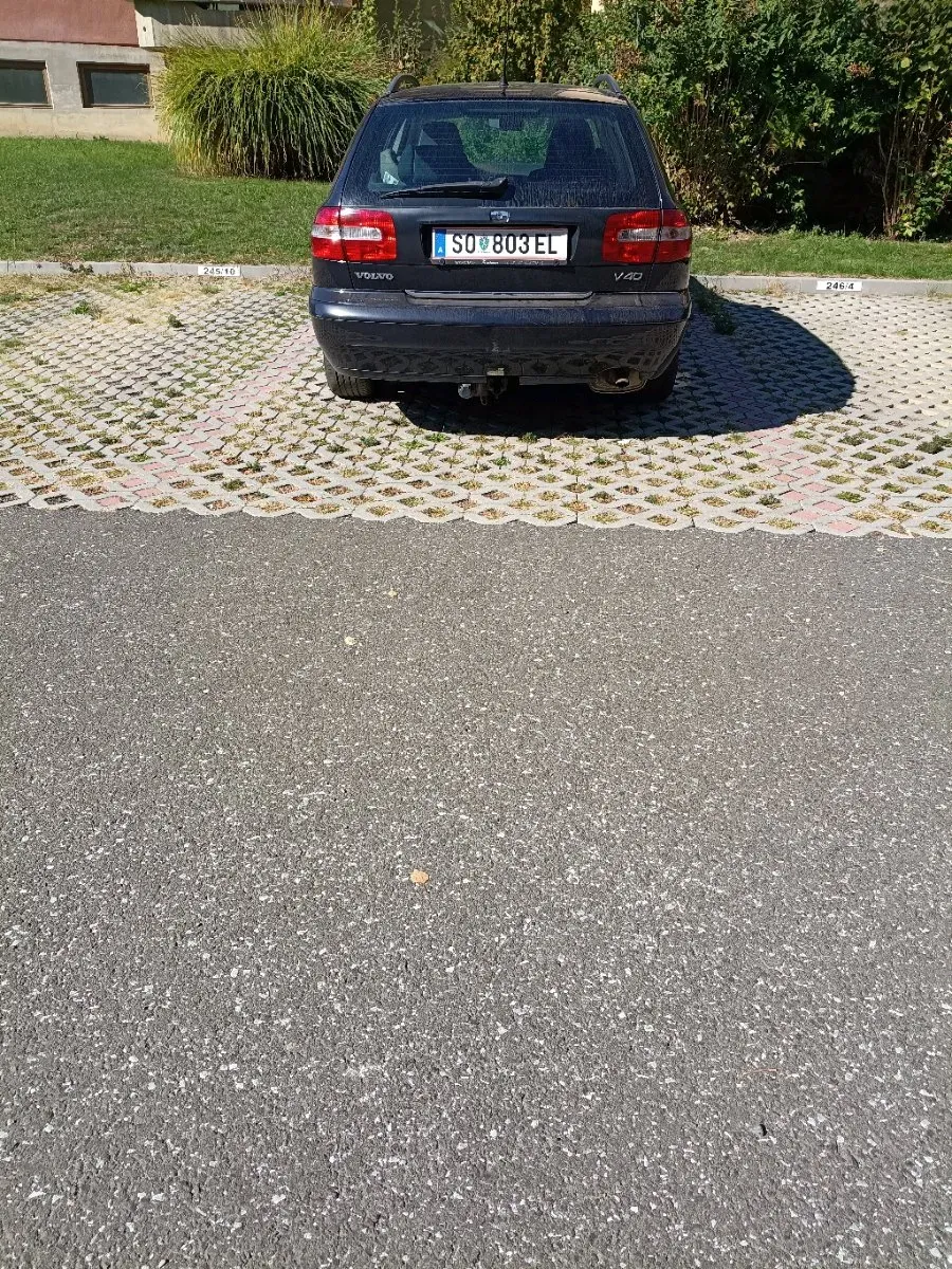 Volvo V40 2003 photo 2
