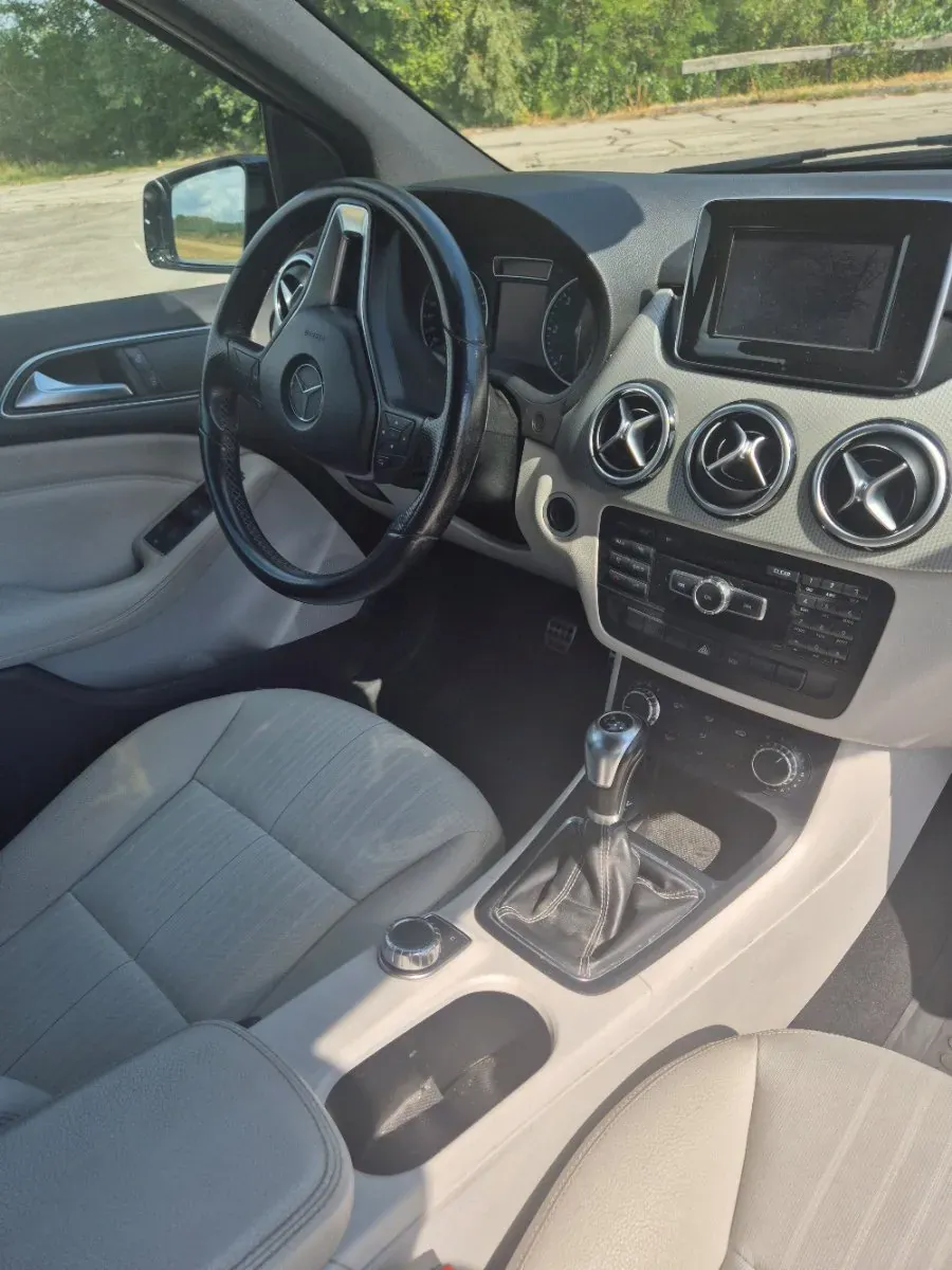 Mercedes-Benz B-Class 2012 photo 3