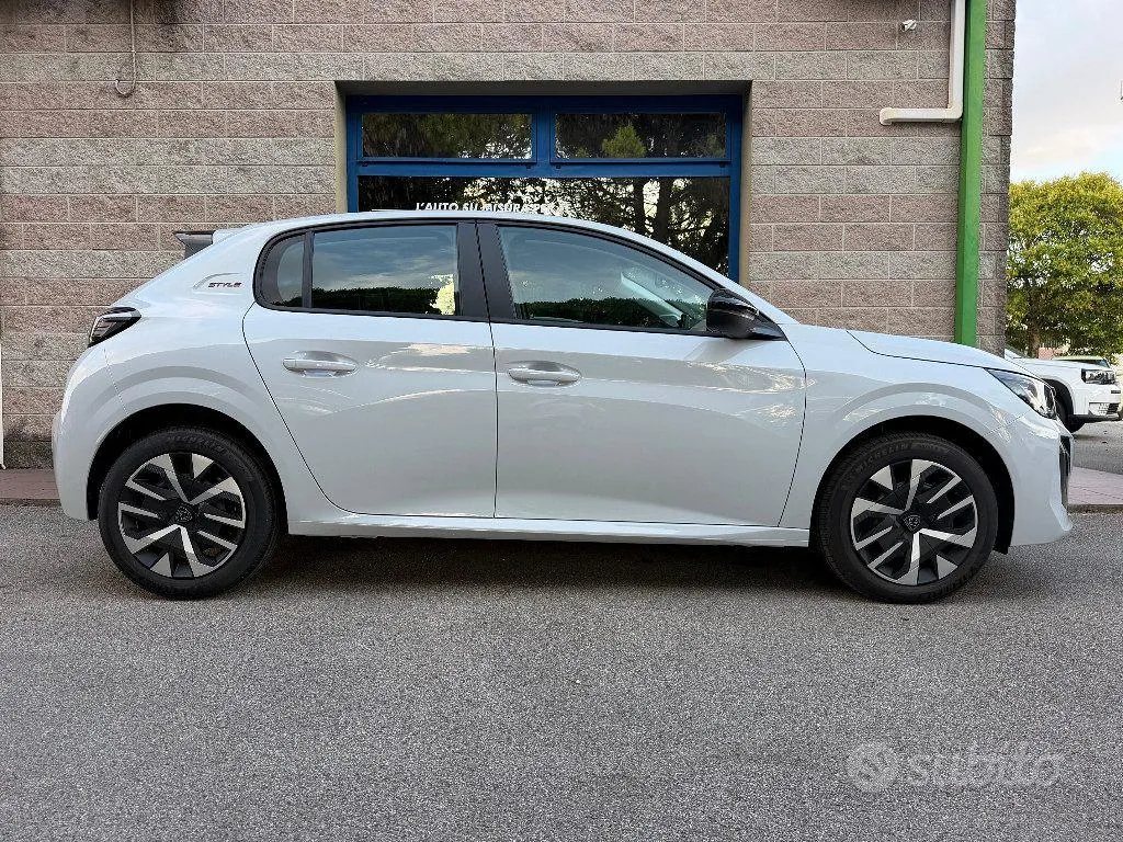 Peugeot 208 2025 photo 2