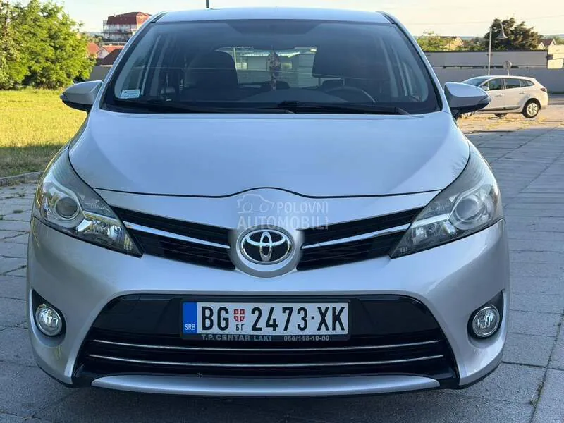 Toyota Verso 2015 photo 2