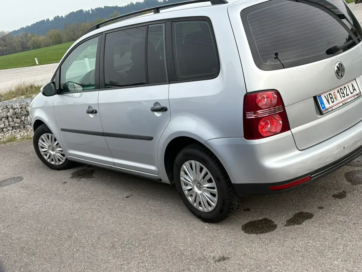 Volkswagen Touran 2009 photo 3
