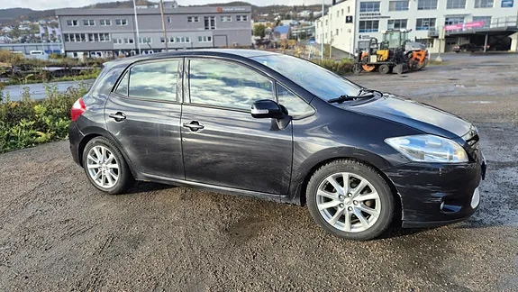 Toyota Auris 2011 photo 4