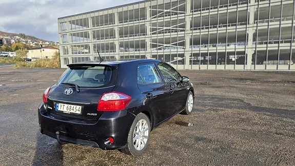 Toyota Auris 2011 photo 5