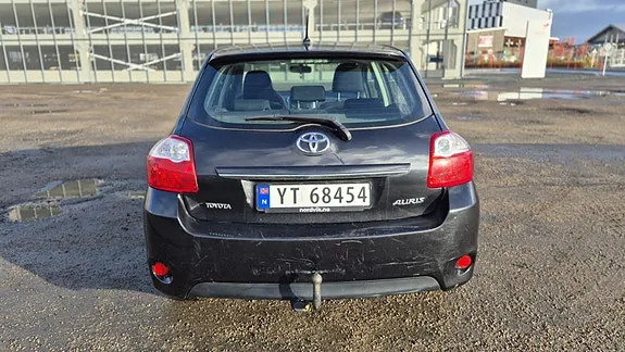 Toyota Auris 2011 photo 2