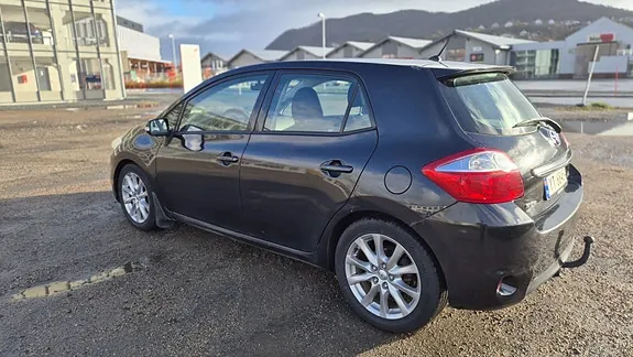 Toyota Auris 2011 photo 3