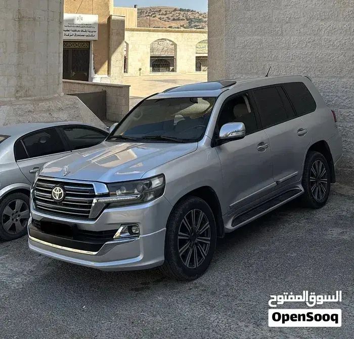 Toyota Land Cruiser 2012 photo 2