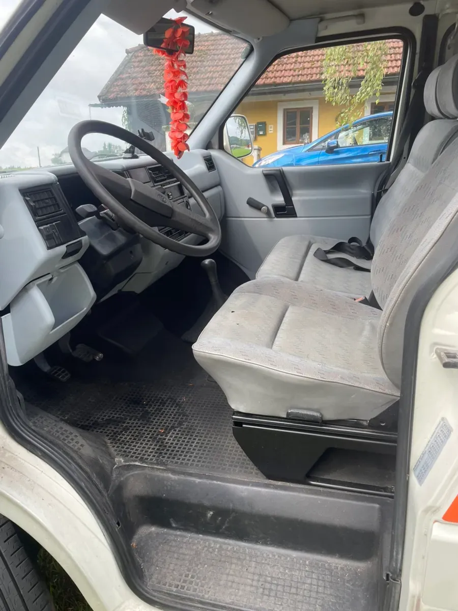 Volkswagen T4 1994 photo 2