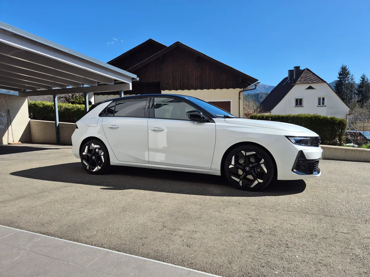 Opel Astra 2023 photo 2