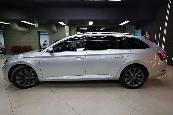 Skoda Superb 2019 photo 5