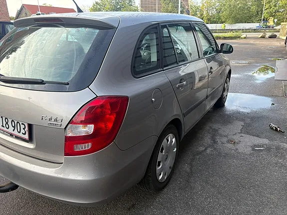 Skoda Fabia 2009 photo 4