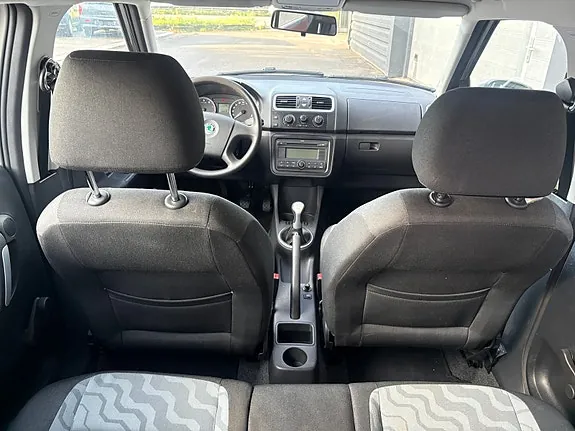 Skoda Fabia 2009 photo 5