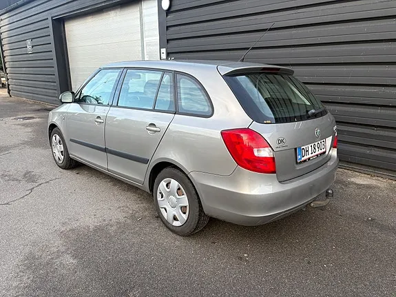 Skoda Fabia 2009 photo 3