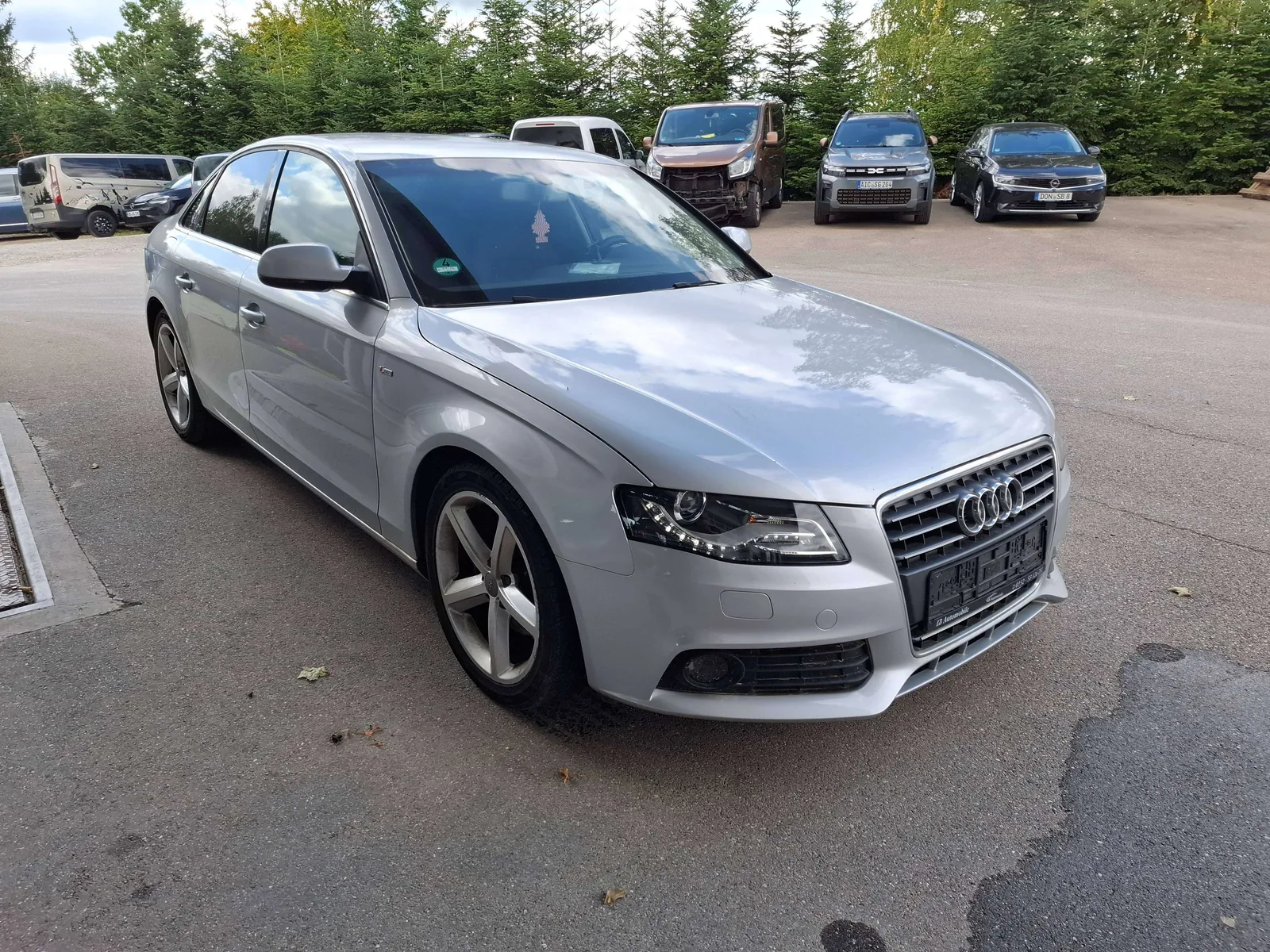 Audi A4 2009 photo 2