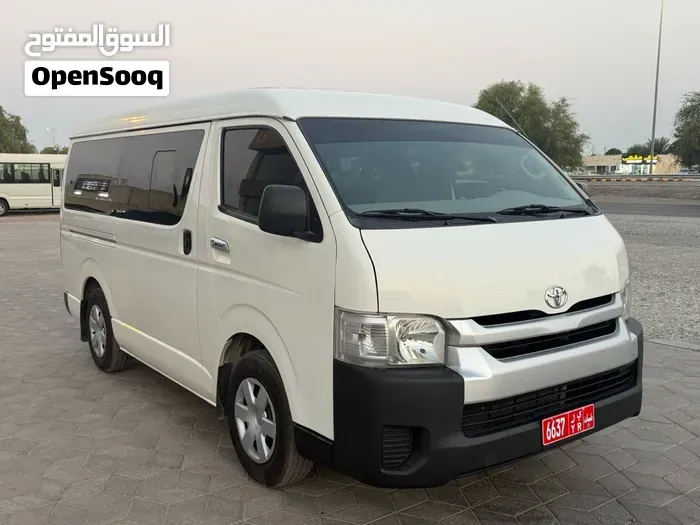Toyota Hiace 2012 photo 2