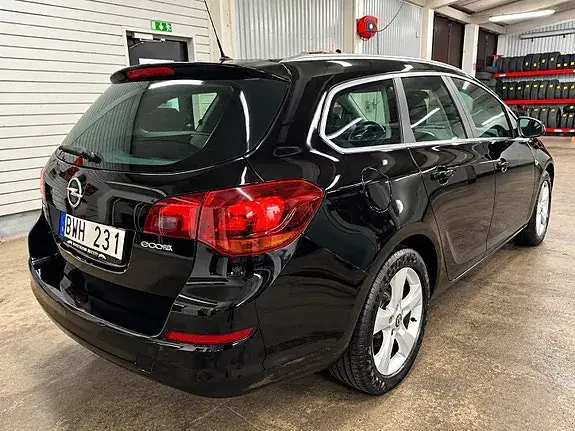 Opel Astra 2011 photo 4