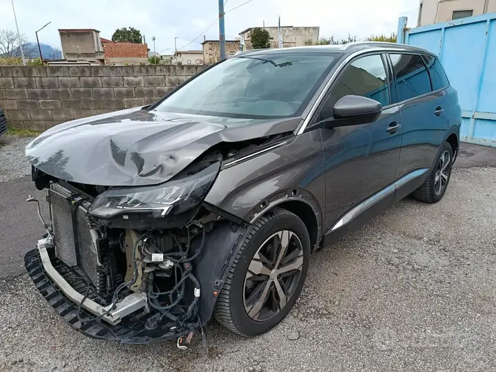 Peugeot 5008 2021 photo 3
