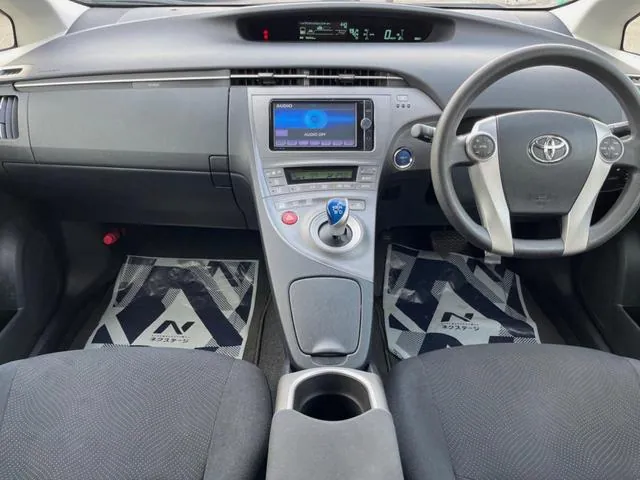 Toyota Prius 2013 photo 2