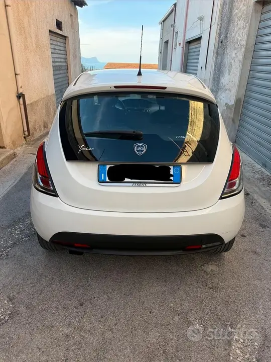 Lancia Ypsilon 2013 photo 2