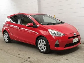 Toyota Aqua 2013 photo 2