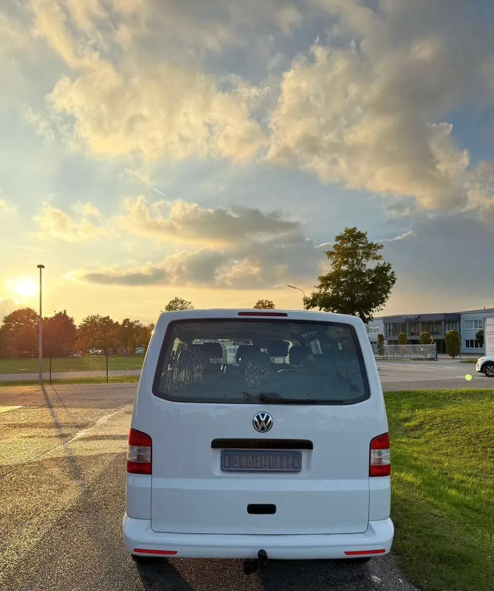 Volkswagen T5 2012 photo 3