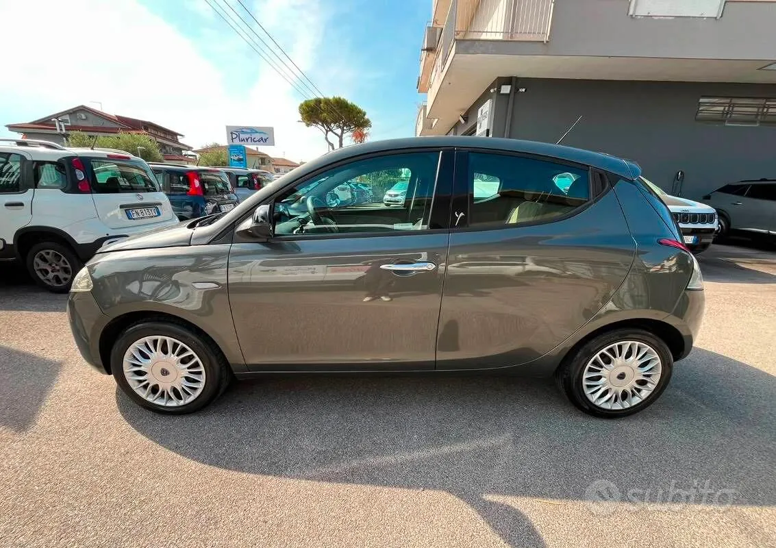 Lancia Ypsilon 2016 photo 2
