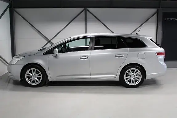 Toyota Avensis 2011 photo 4