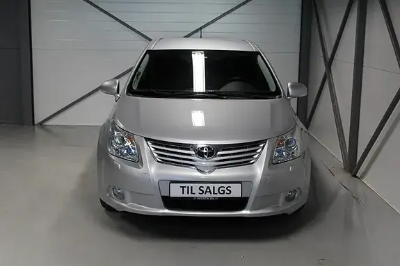 Toyota Avensis 2011 photo 3