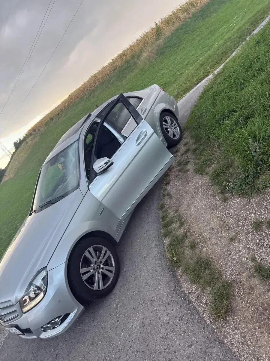 Mercedes-Benz C-Class 2011 photo 3