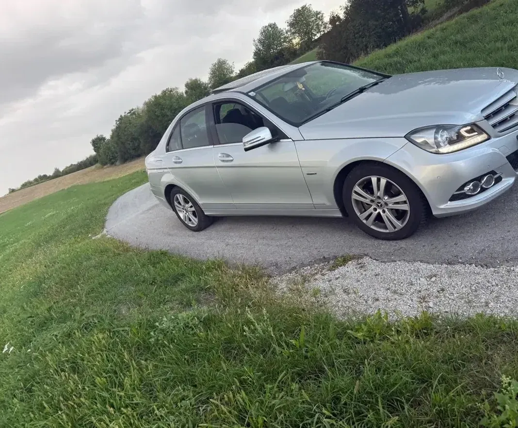 Mercedes-Benz C-Class 2011 photo 2