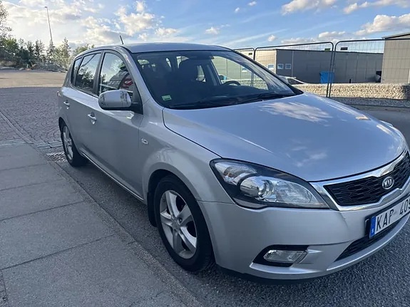 Kia Ceed 2010 photo 2