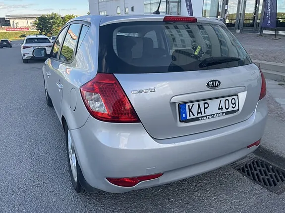 Kia Ceed 2010 photo 4