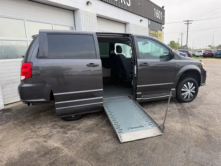 Dodge Grand Caravan 2018 photo 2
