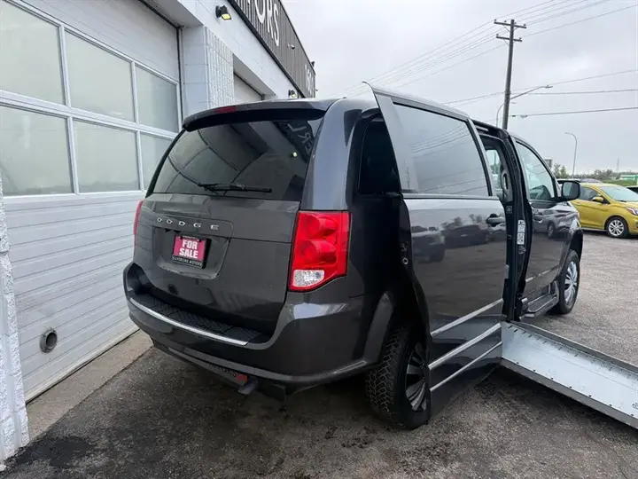 Dodge Grand Caravan 2018 photo 3