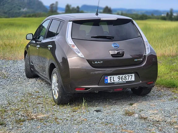 Nissan Leaf 2016 photo 2