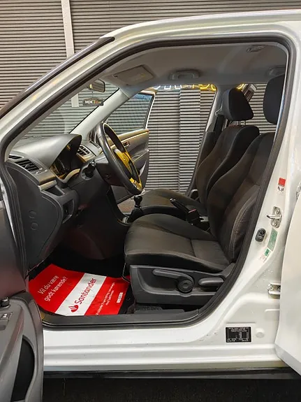 Suzuki Swift 2011 photo 5