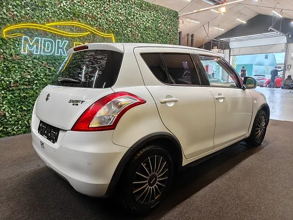 Suzuki Swift 2011 photo 4