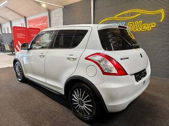 Suzuki Swift 2011 photo 3