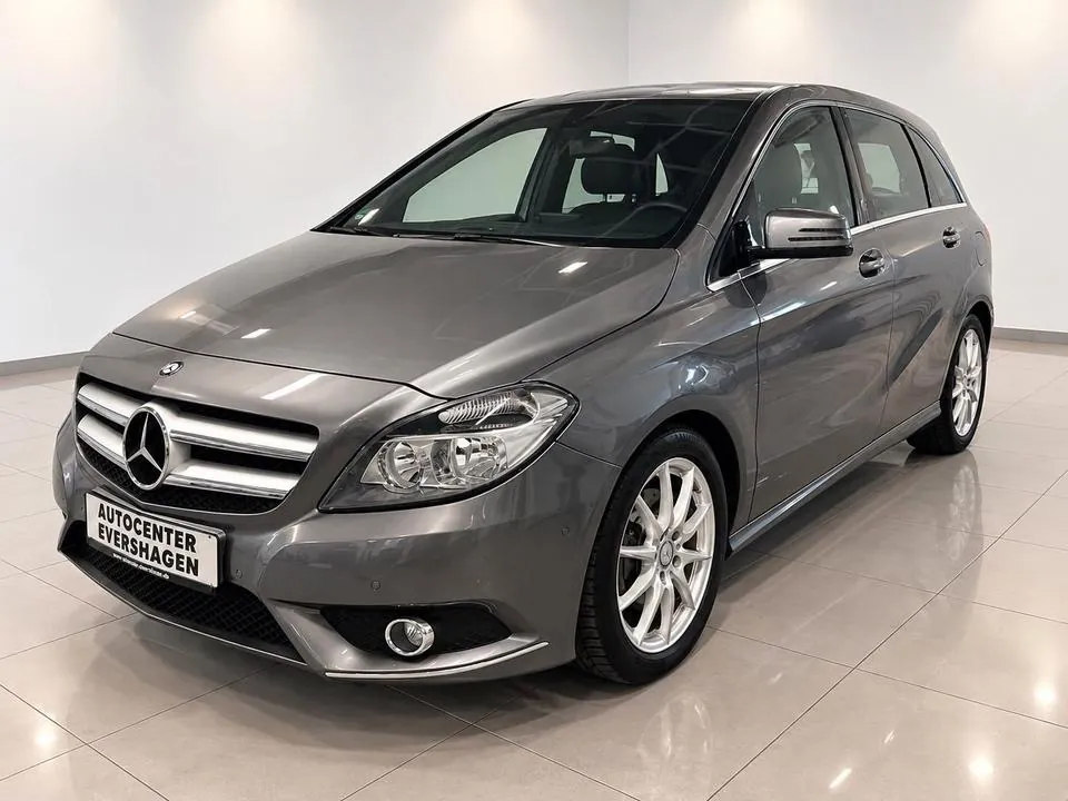 Mercedes-Benz B 180