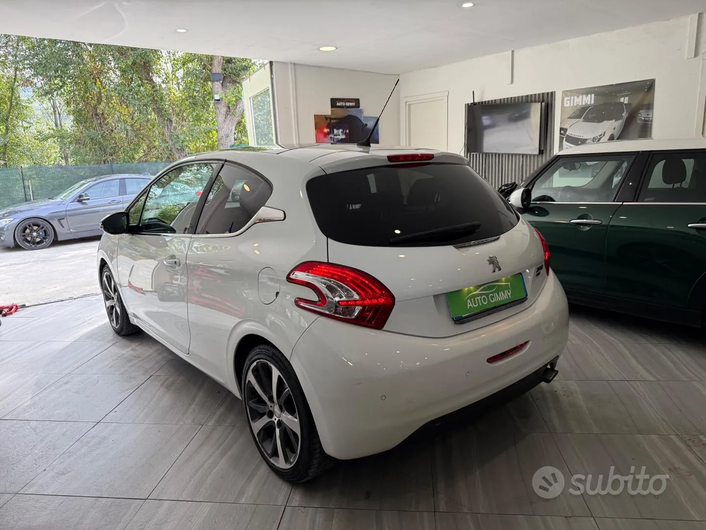 Peugeot 208 2013 photo 2