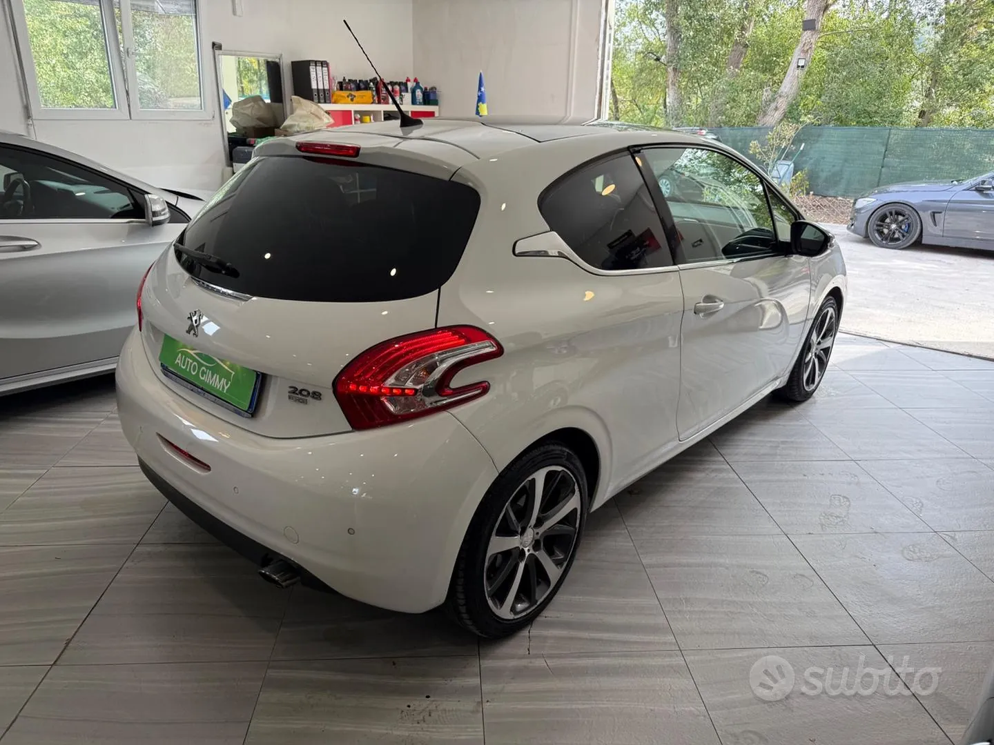 Peugeot 208 2013 photo 3