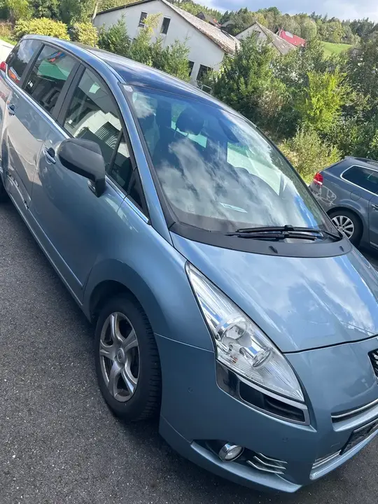 Peugeot 5008 2010 photo 2