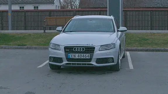 Audi A4 2012 photo 2