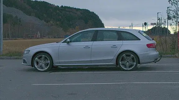 Audi A4 2012 photo 4