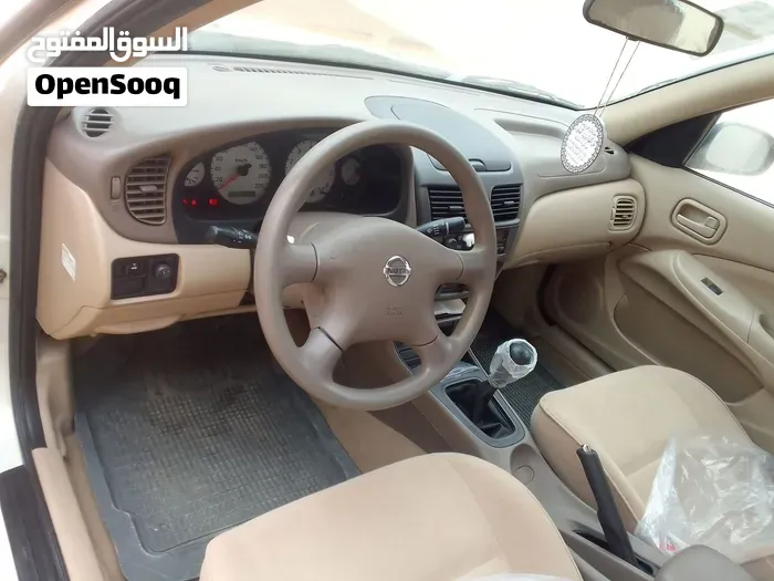 Nissan Sunny 2009 photo 2