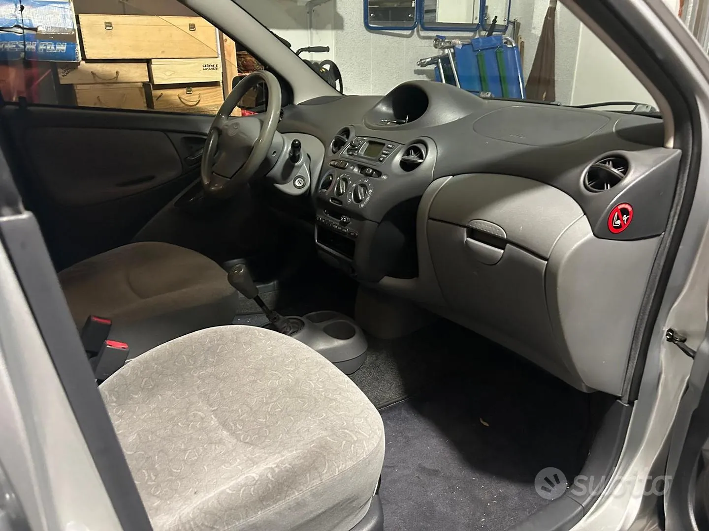 Toyota Yaris 2001 photo 2