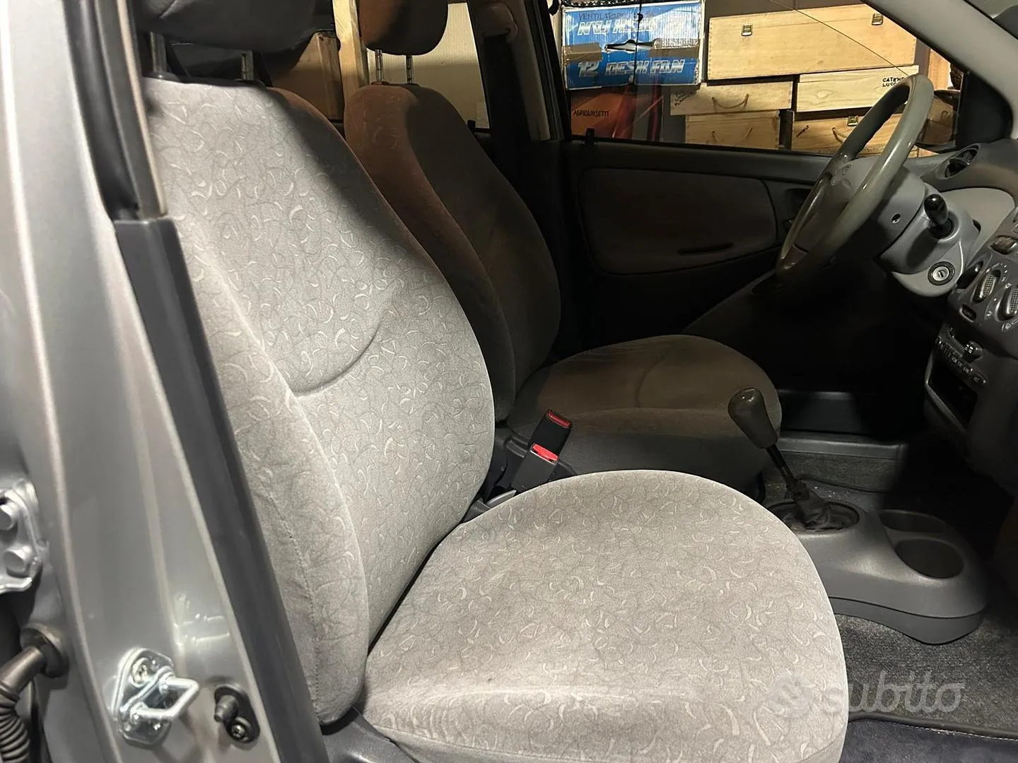 Toyota Yaris 2001 photo 3