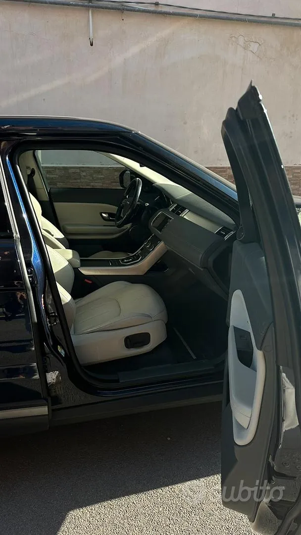 Land Rover Evoque 2017 photo 2